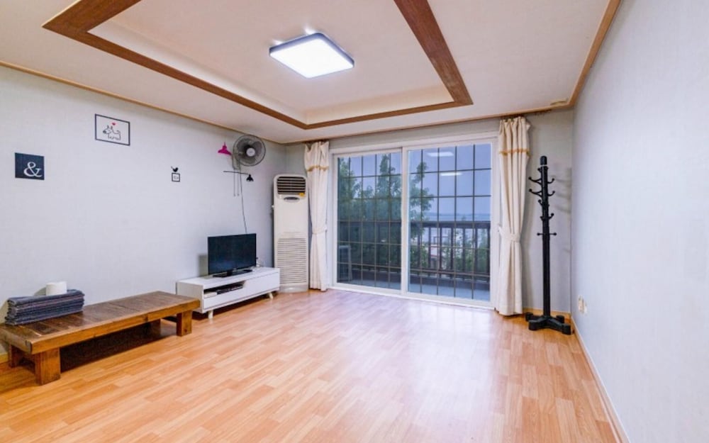 Taean Mongsanpo Blue Ocean Resort view 5