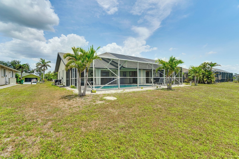 Group Getaway: Luxe Lakeside Gem in Port Charlotte
