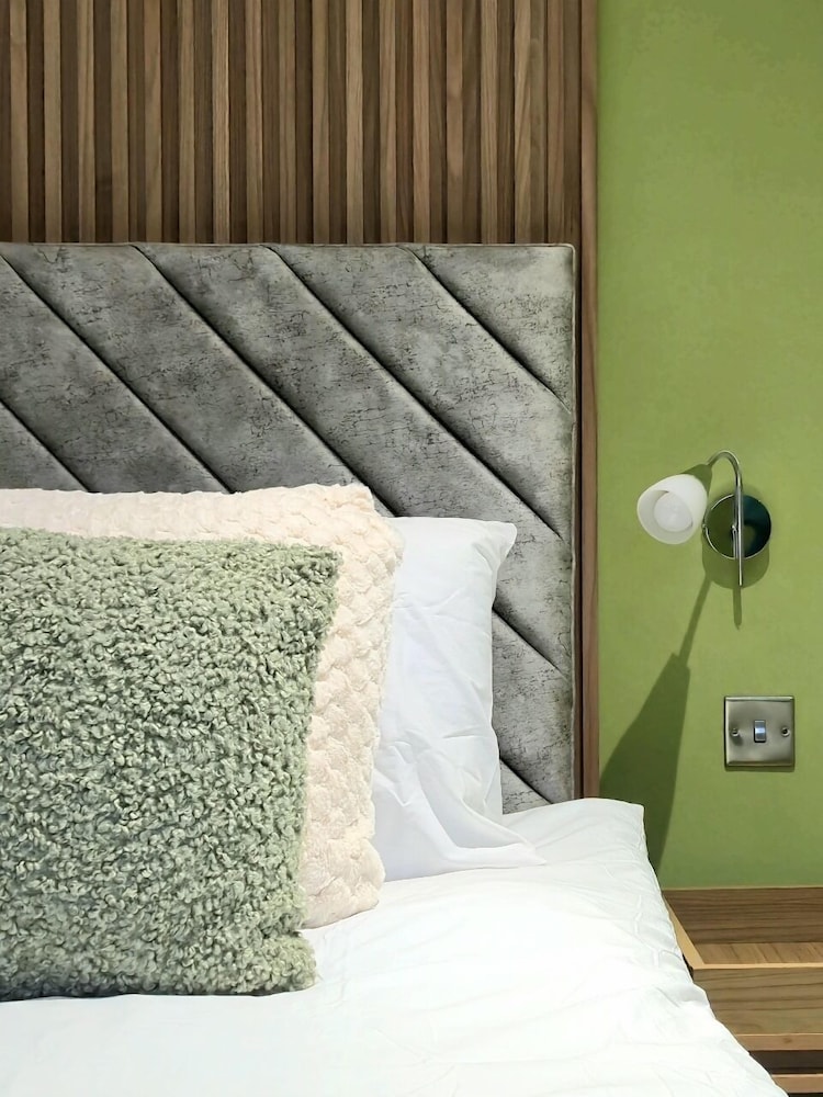 Quirky 2-Bed with Free Parking