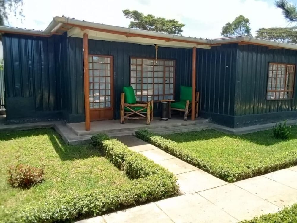 Wooden Knee cottages Nanyuki