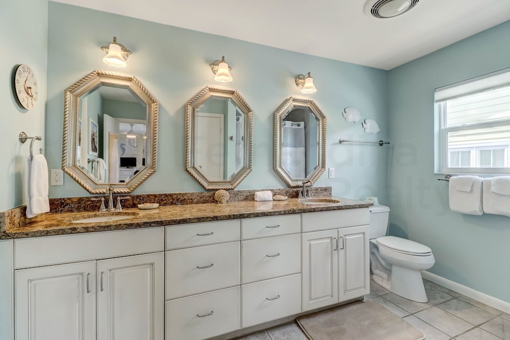 Fernandina Beach Vacations - Dog Friendly Oceanfront Beach House by RedAwning - Property Image 33