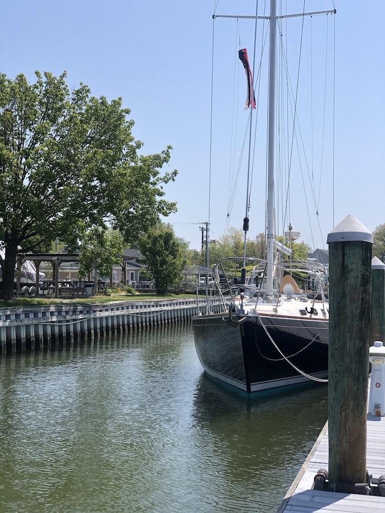 Knapps Narrows Marina & Inn