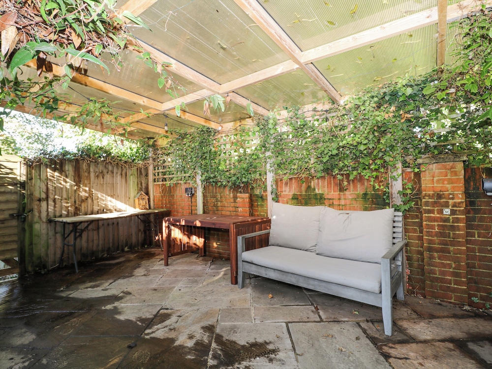 7 Daltons Place