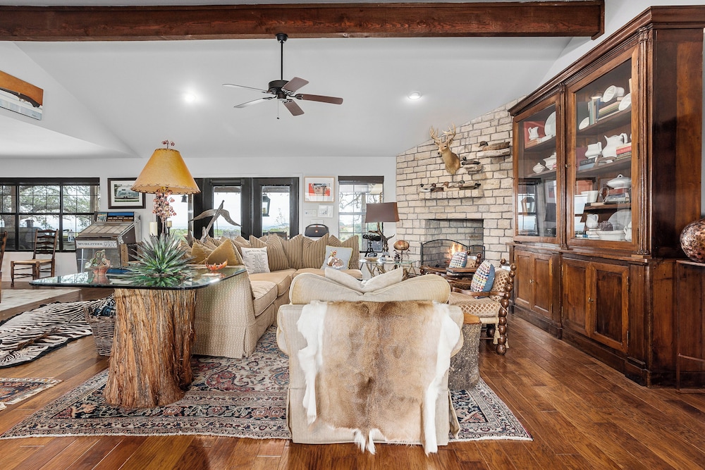 5BR Luxury Home w/ Pool & Wrap-around Porch