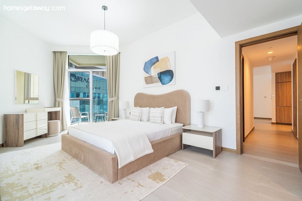 Stunning 2BR Apt – High-Floor with Breathtaking Views