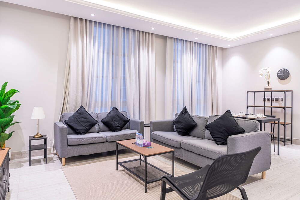 Mabaat - Al Malqa 3BR Apt - 533