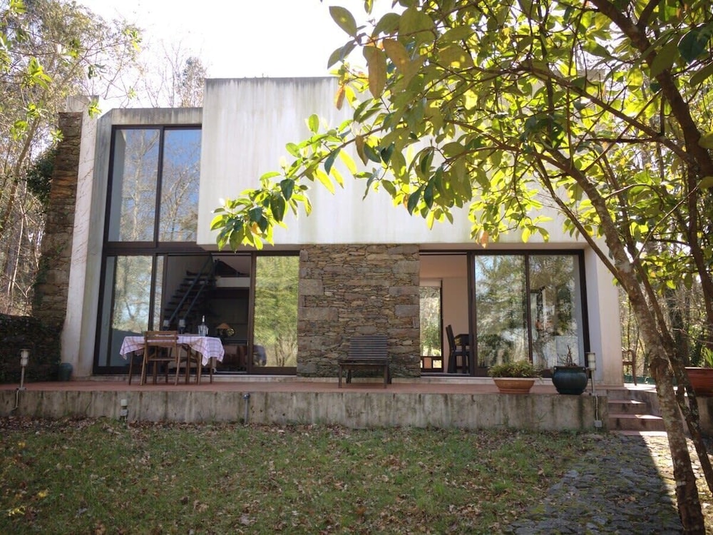 Liiiving in Caminha Oak Tree Chill House