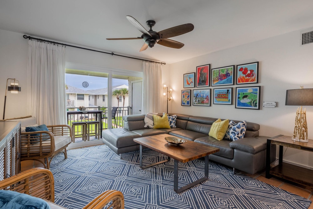 Colony Beach Club 249