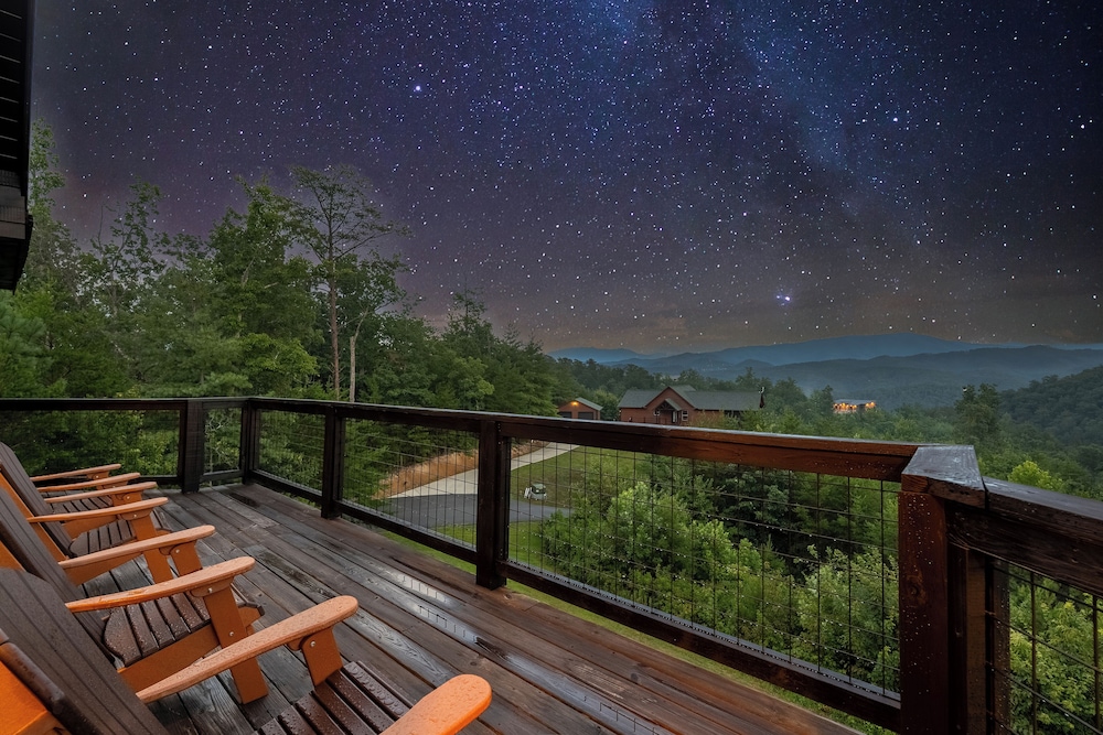 Amazing View Cabin w Gameroom Hot Tub Fire Pit