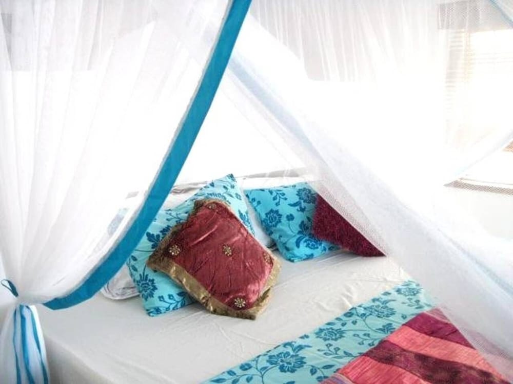 Villa - Right on the Beach, Under the Coconut Trees, Sleeps 10, Pool, Chef view 2