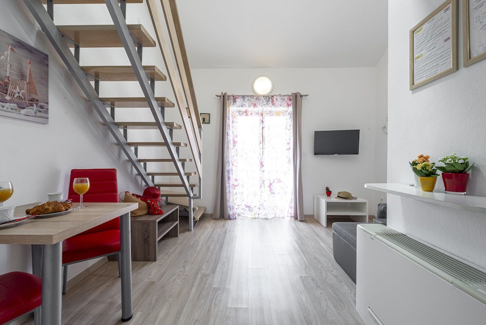Cina Apartments
