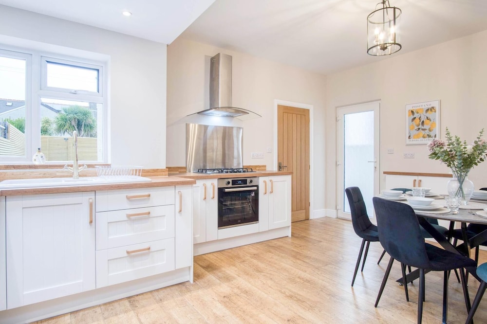 Seascape Retreat - 3 Bedroom Flat - Porthcawl