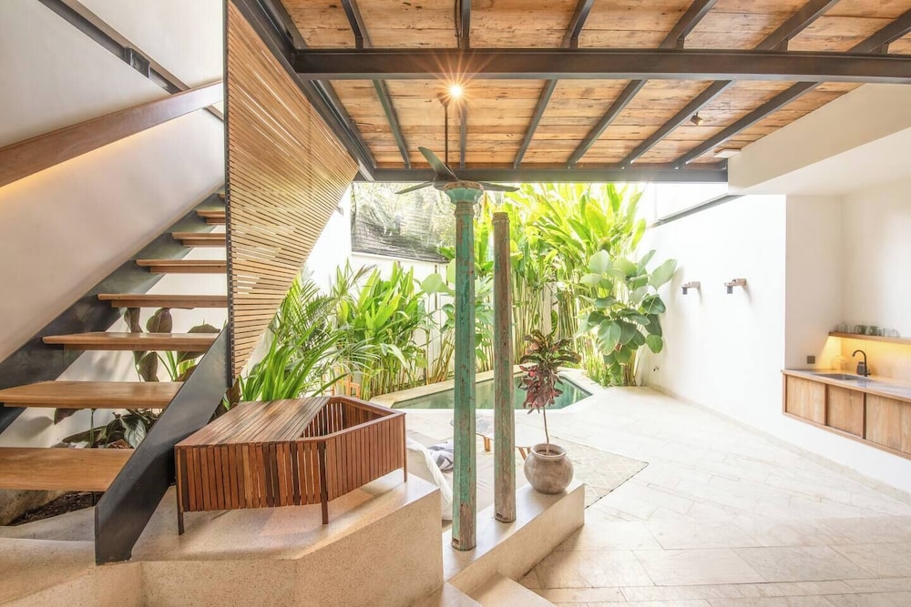 Elegant 1-br Villa With Pool, 800m to Echo Beach