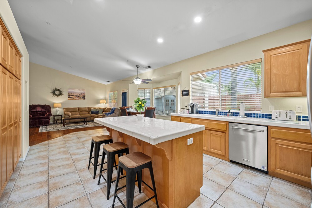 Explore Ramona's Vineyards: Tranquil Home w/ Yard
