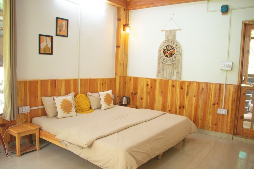 Boho Grove Cafe and Stay