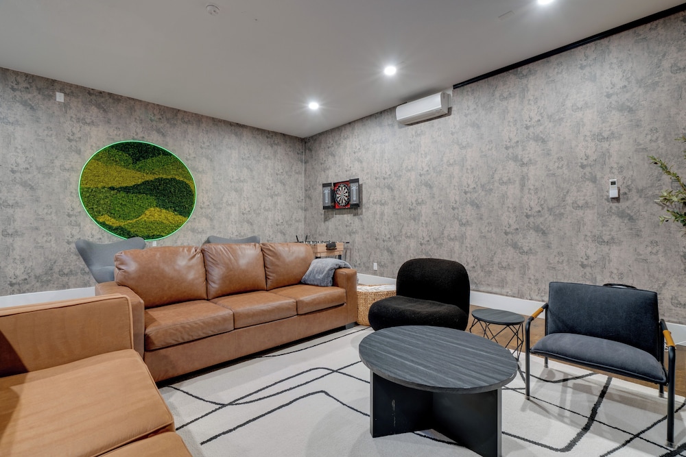 Stylish Apt Near Lake Travis w/ Entertainment