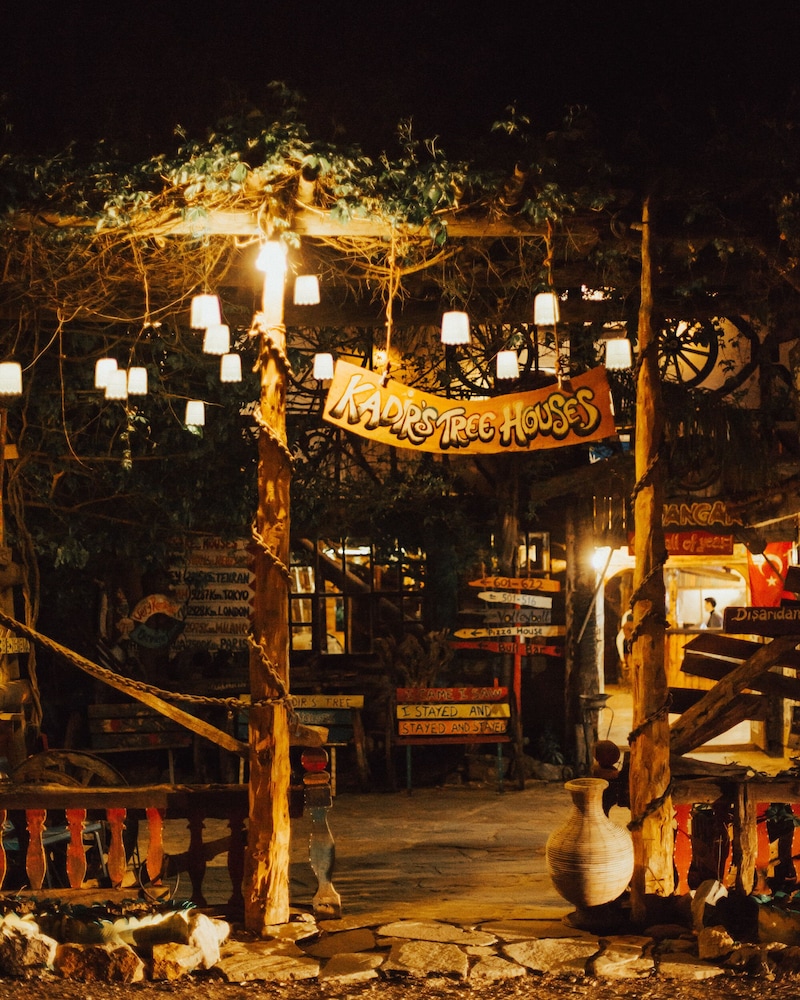 Kadir's Tree Houses