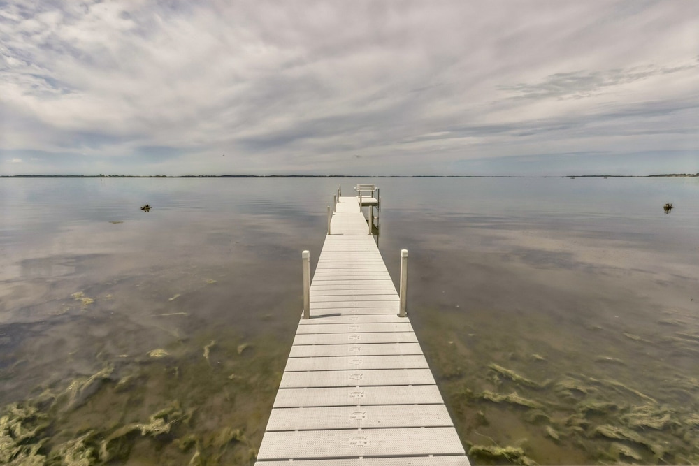 Lakeside 4br Retreat Private, Peaceful & Scenic 4 Bedroom Villa
