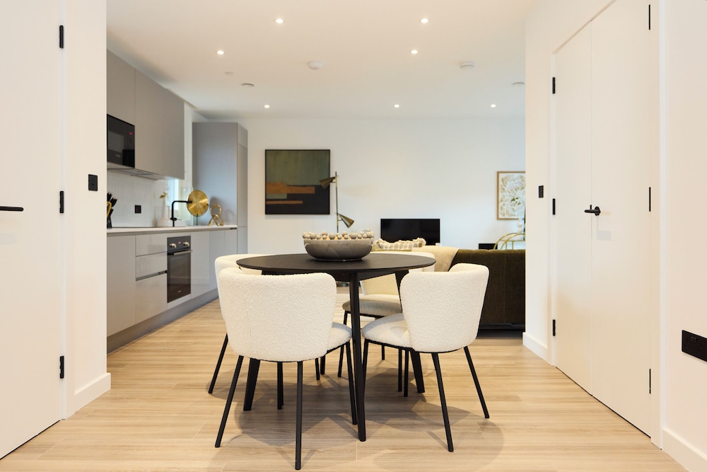 The Tottenham Retreat - Homely 2bdr Flat With Balcony