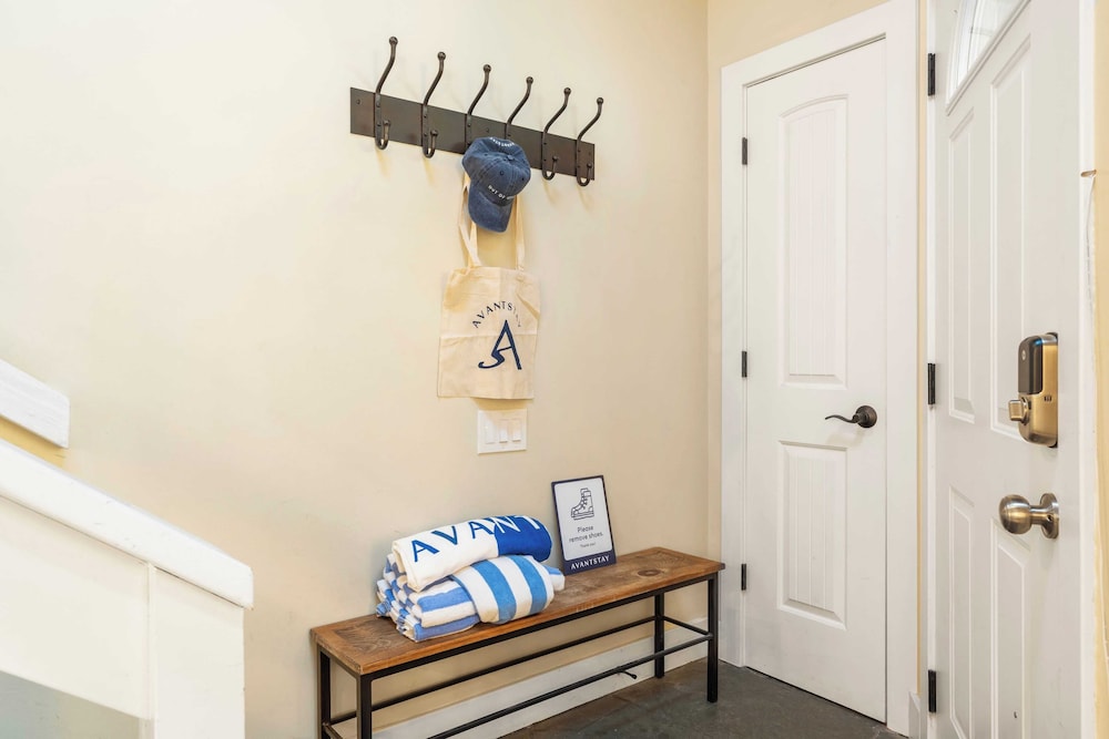 Near Ski, Beach, & Hiking Trails + Clubhouse Pool & Hot Tub Access Juanita Blue by Avantstay