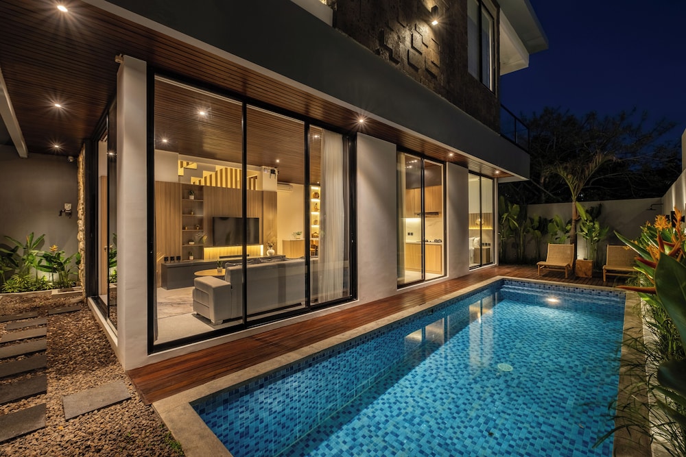Tropical Bliss Villa 9E - 10min to Beach