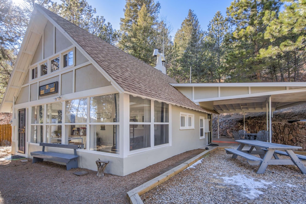 3BR Mountain Escapeat The Base Of Pikes Peakfamily Friendly view 3
