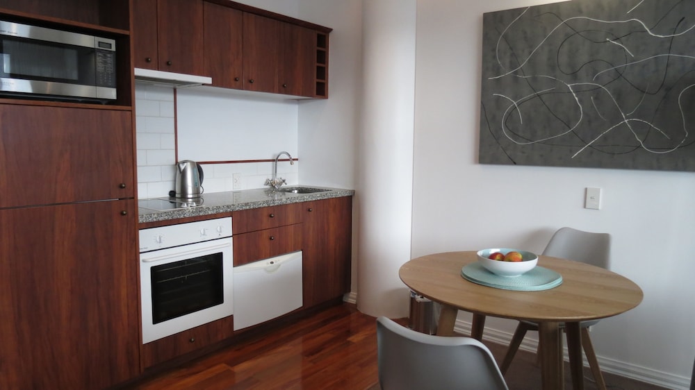 Princes Wharf Couple's Retreat - Adults Only