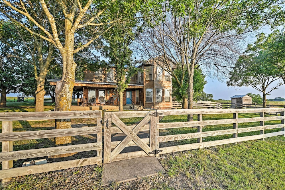 Charming Hamilton Farmhouse w/ Country Views! view 2