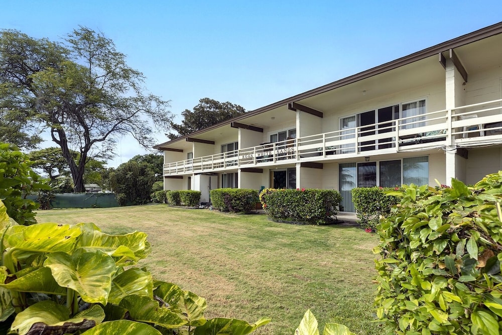 Hotel Atomic Tiki - Image 1