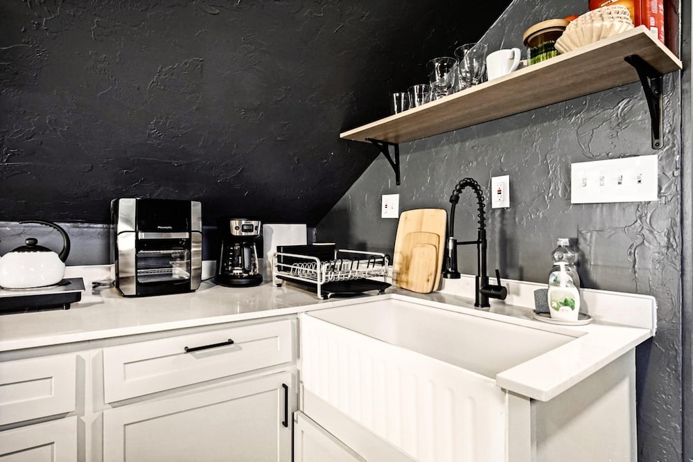 Oklahoma City Vacations - 3-story 6-bedroom 4 Bathrooms 3min-asian Dist - Property Image 90