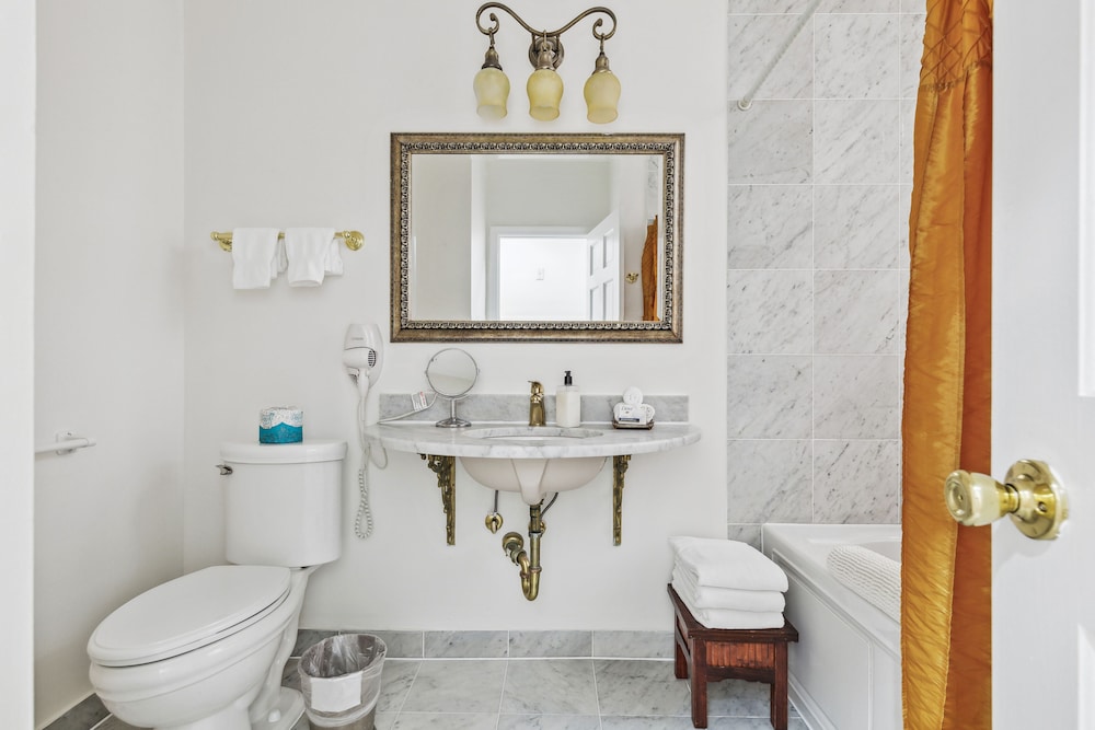 Columbia Vacations - The Columbia Inn at Peralynna Manor - Property Image 86