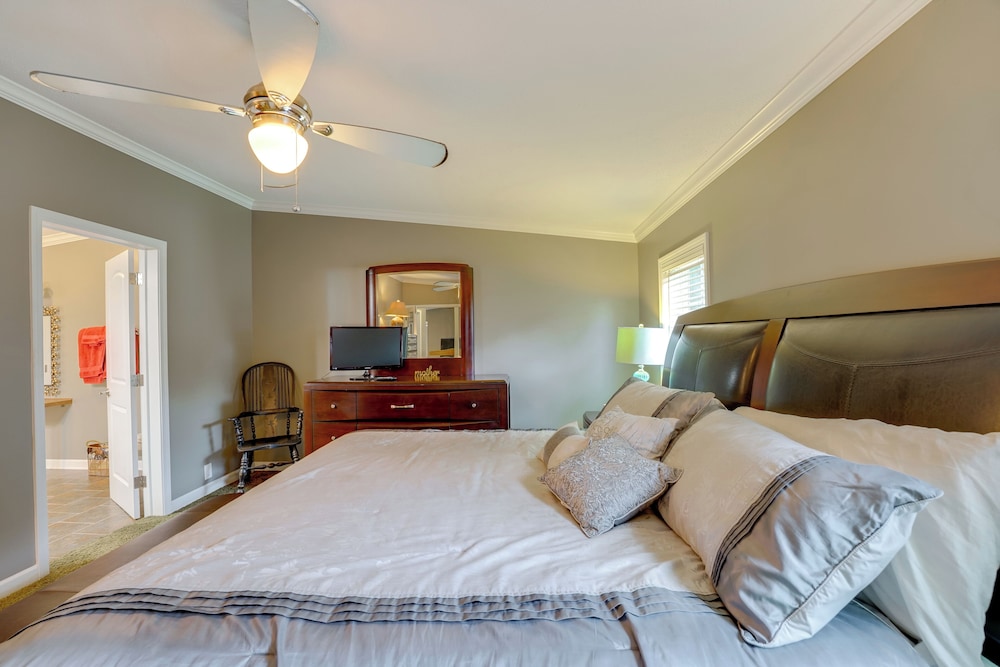 1 Mi to Silver Lake Sand Dunes: Family Gem w/ Yard