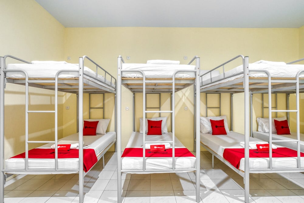RedDoorz Plus near RSUD Dr. Pirngadi Medan 2 - Hostel view 5