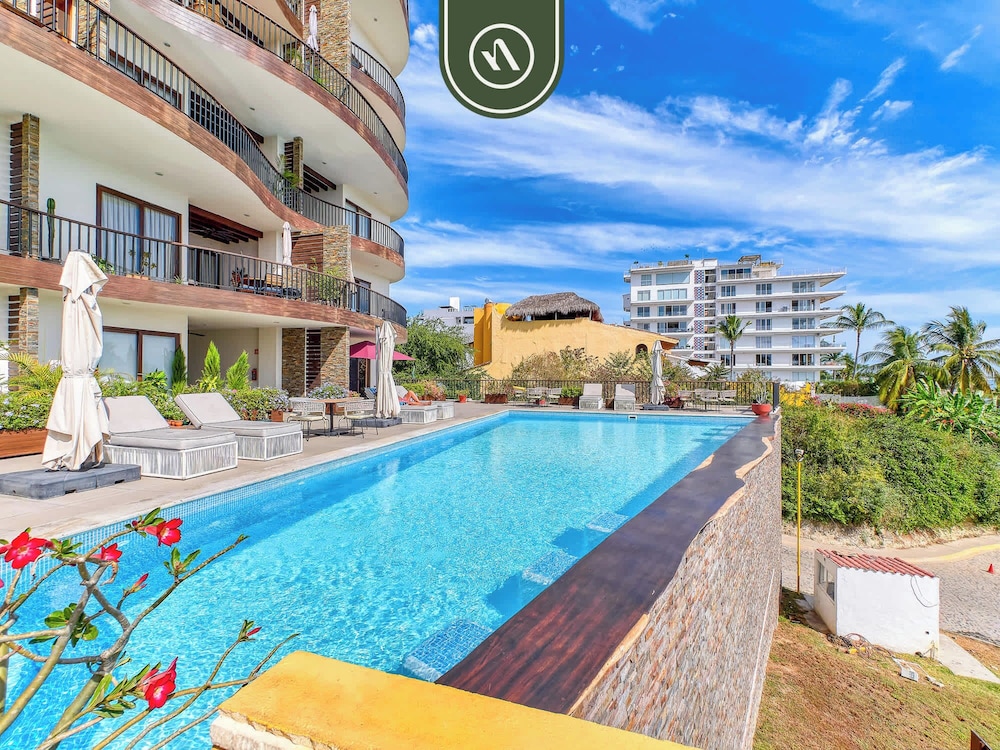 Oceanview 3 BR Condo Near the Beach - Pool