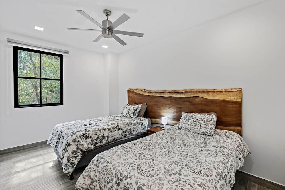 3-BD on 3rd Floor with Great Ocean View