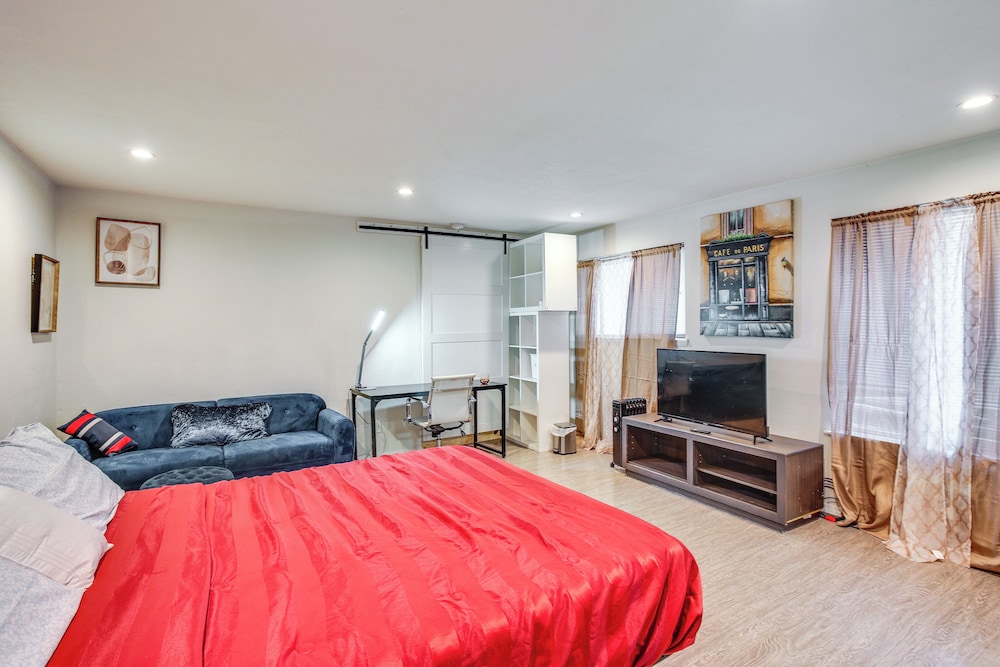 3 Mi to Dtwn Tacoma: Pet-friendly Home