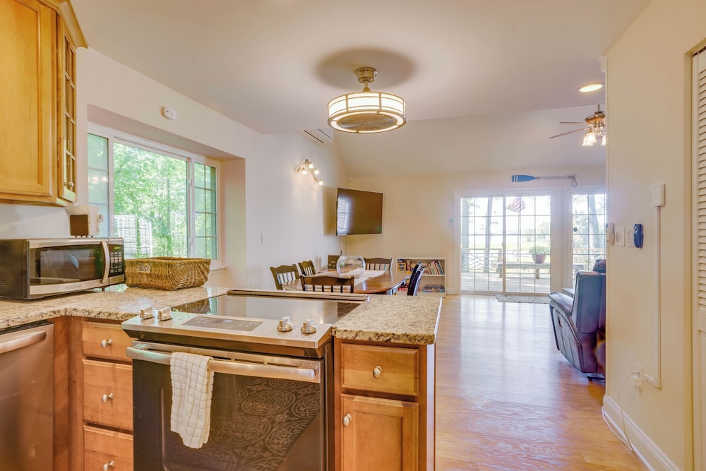 Waterfront Lake Anna Home w/ Dock & Beach Access!