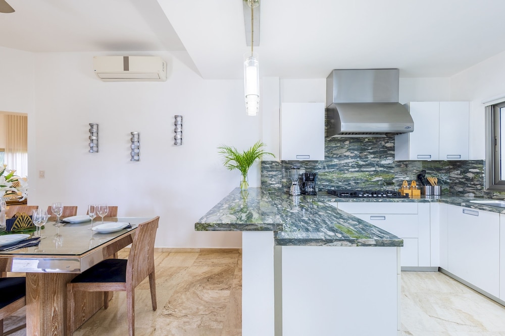 Villa Desiree 5BR Cocotal Luxury Villa Pool Maid
