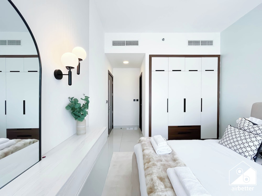 Bright 2bed Family Home: Pool, Gym & Kids Play