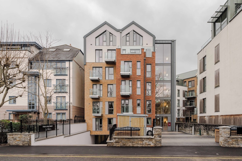 Waterside Living I Luxe Apartments
