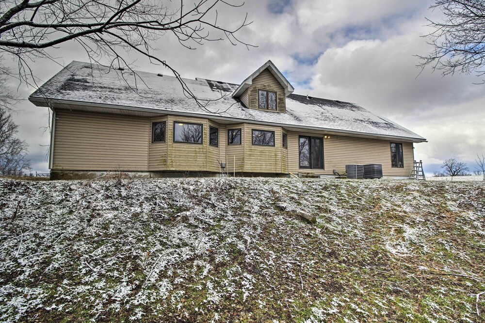 Tranquil Family Home w/ Yard, 14 Mi to Springfield view 2