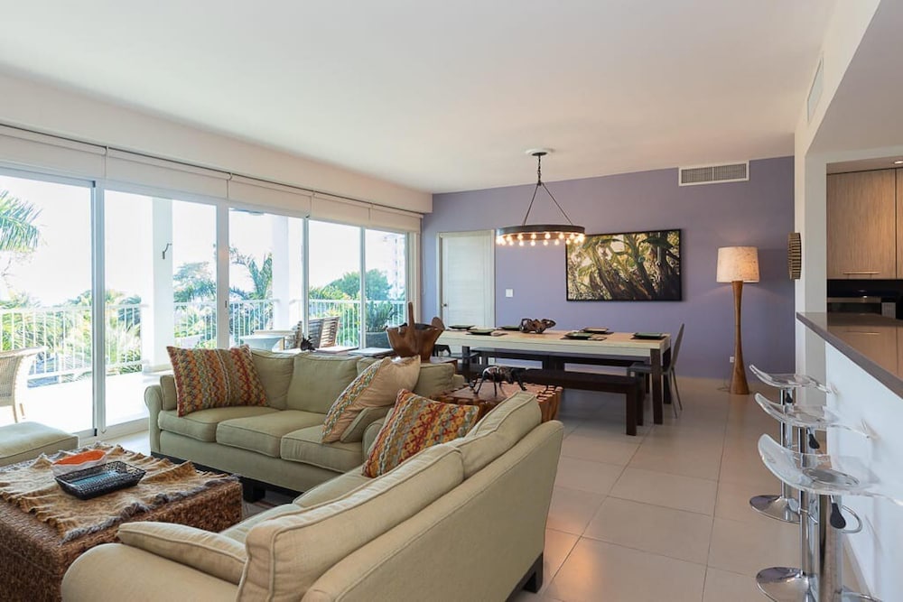 The Beach-front Condo by Acomodo Long Stay Only