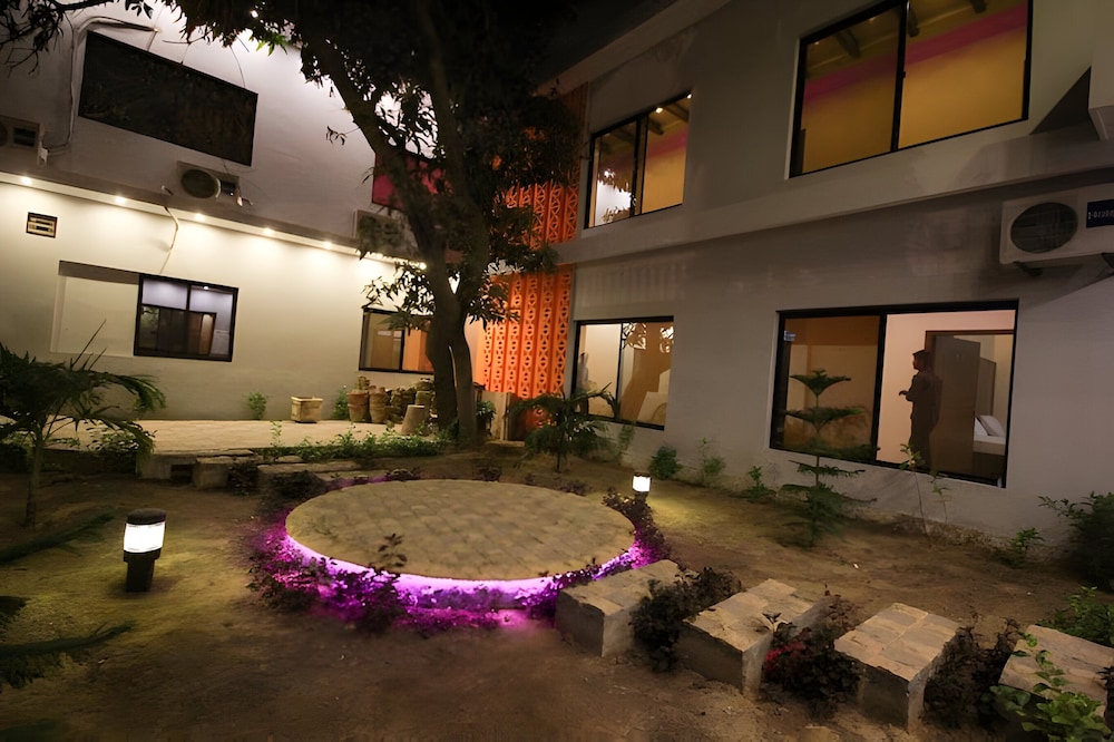 Regalia Inn Hotel