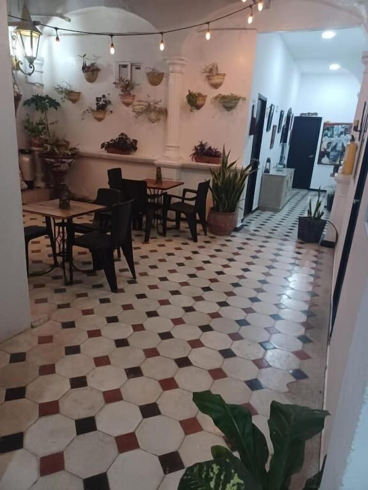 HOSTEL M&H
