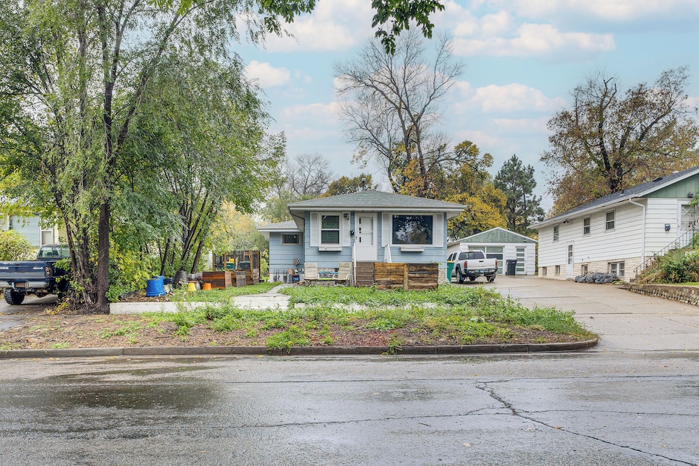 1 Mi to Downtown Bismarck! Residential Duplex
