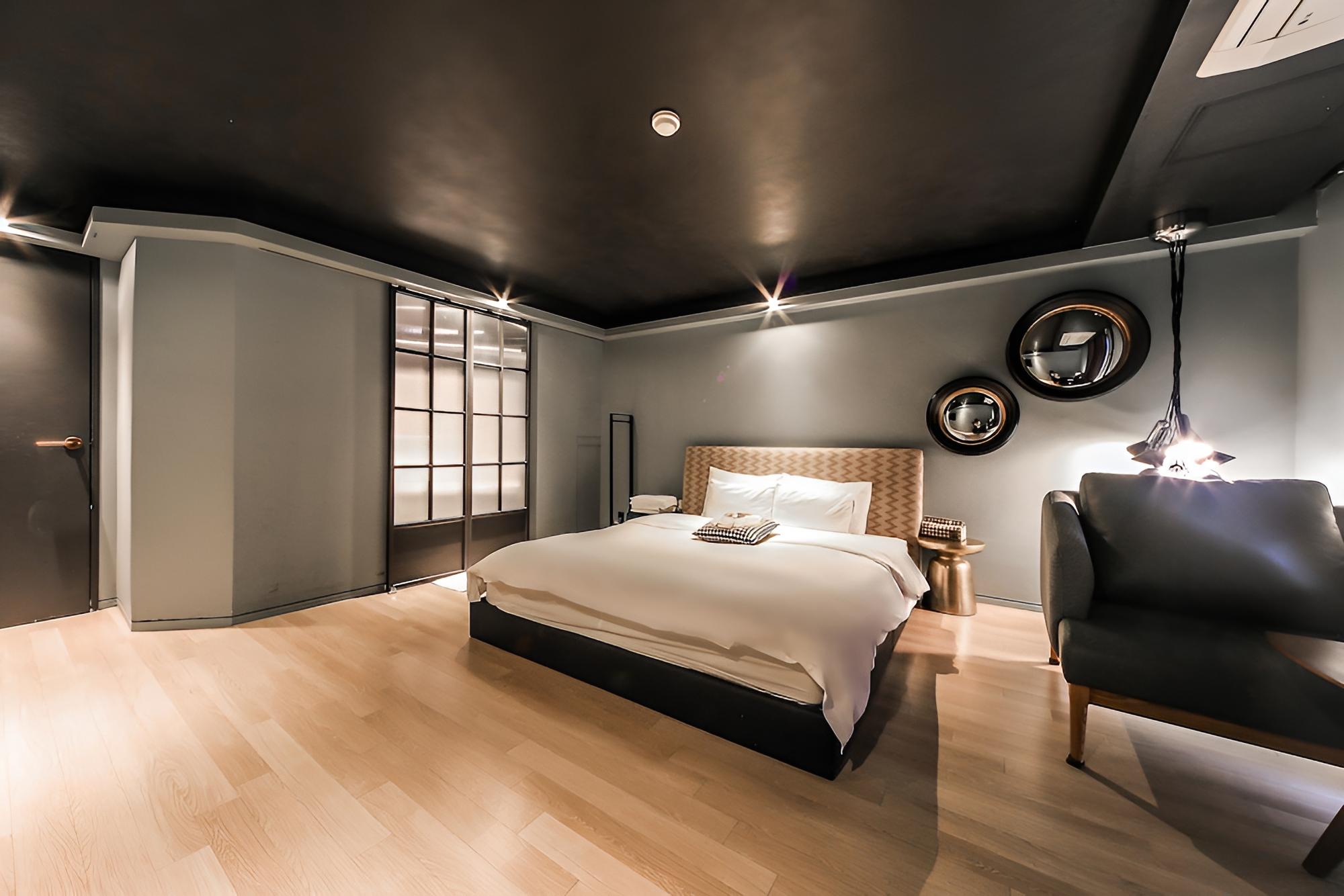 Hound Hotel Nampo