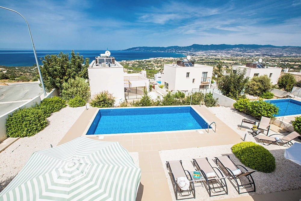 Villa Latchi Thea