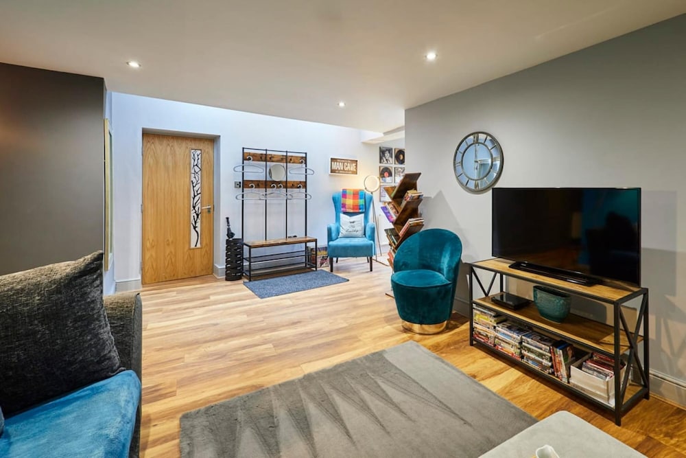 Host Stay Indigo River view 2