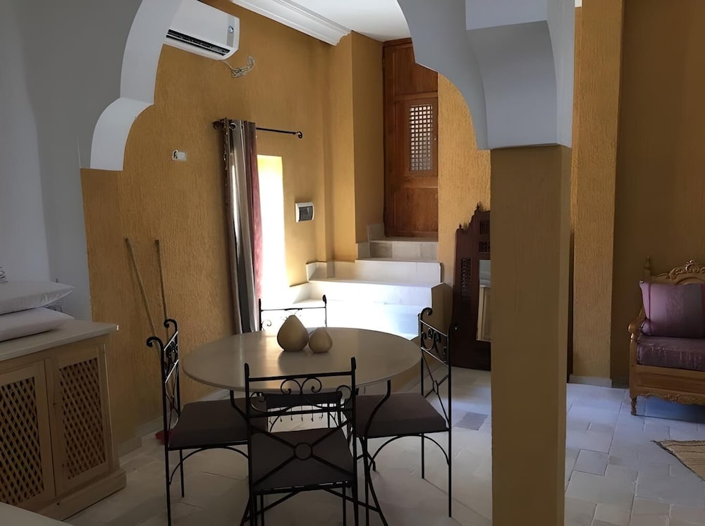 Al Madina Hotel
