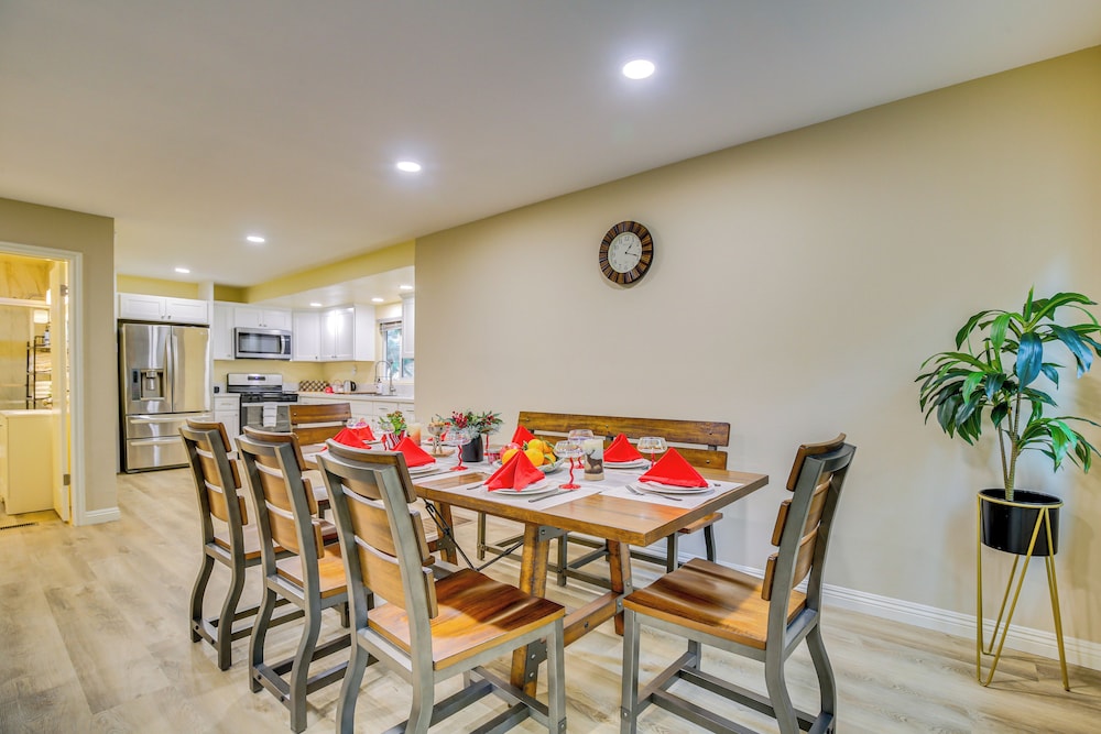 4 Mi to Lake Arrowhead: Cabin w/ Grill & Deck!
